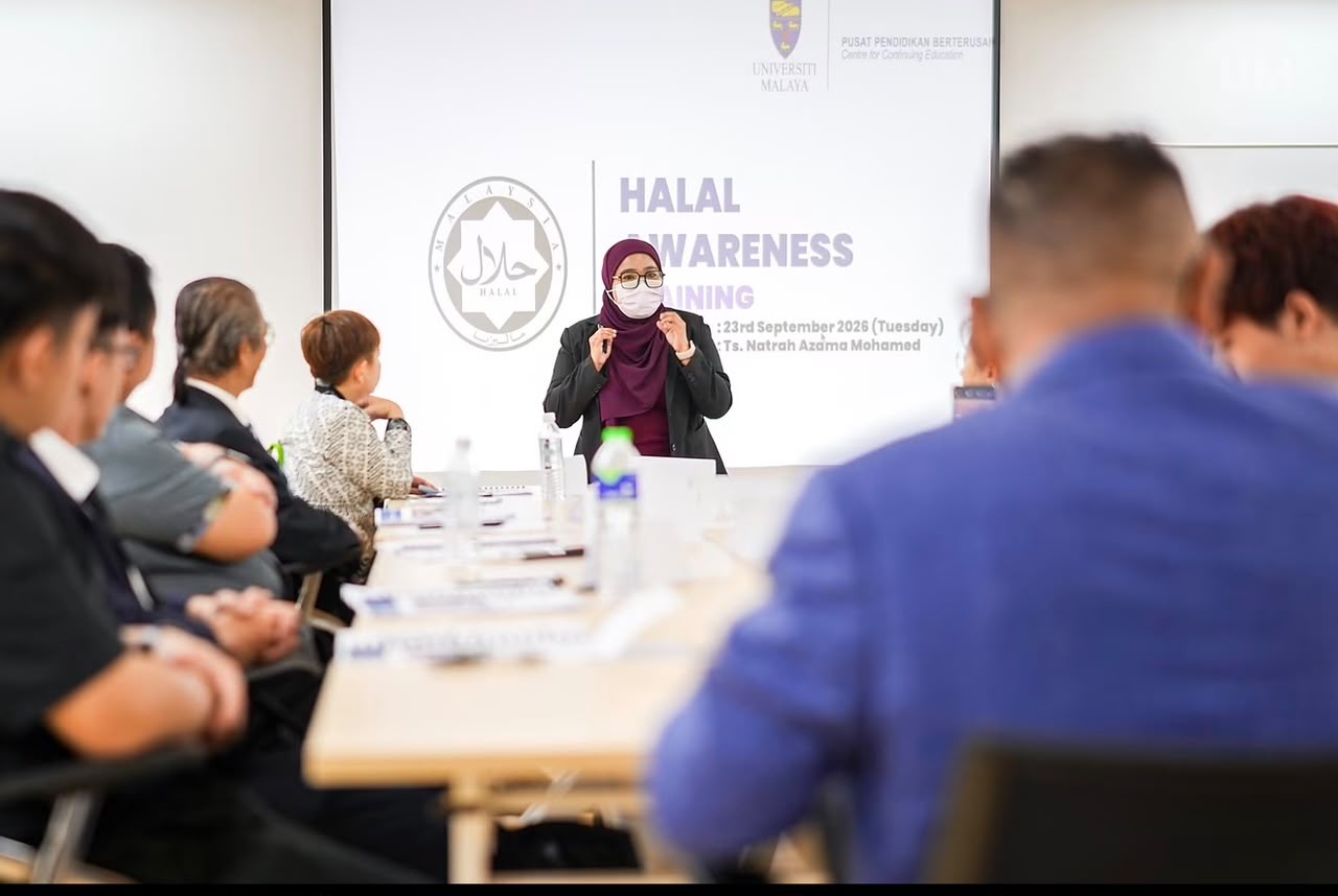Ts. Natrah leading a halal training class with participants
